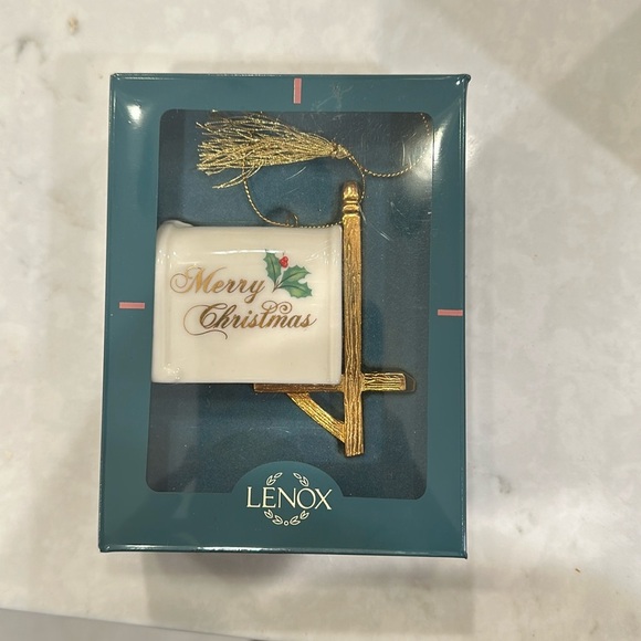 Perfect condition mailbox merry Christmas ornament - with box - Picture 1 of 4